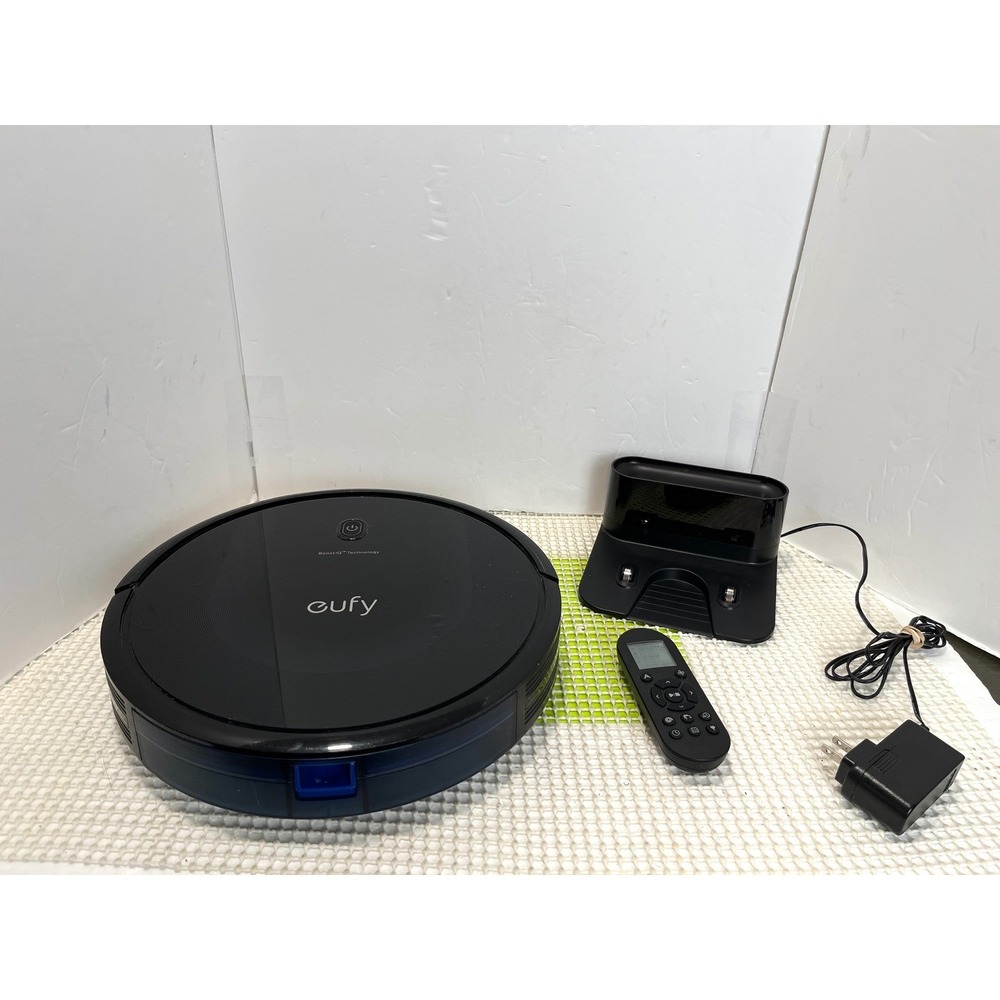 Eufy BoostIQ RoboVac 11S Max with Charging Base and Remote *works scratches good